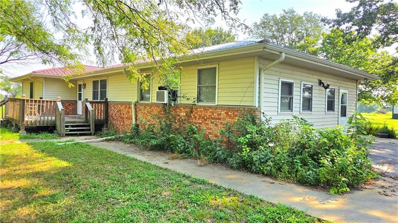 10753 Scott Rd, Pleasanton, KS 66075