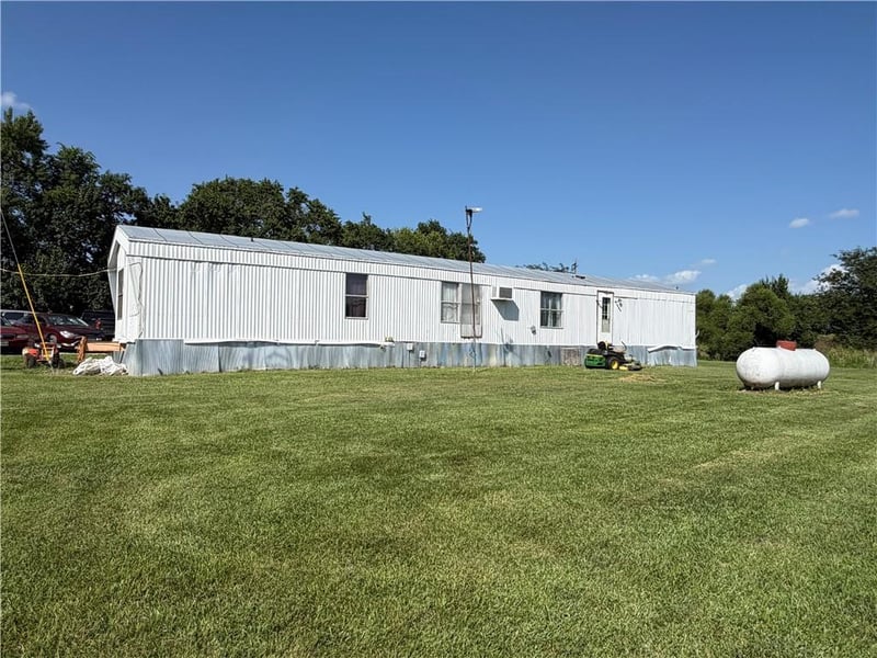 29009 315th St, Garden City, MO 64747
