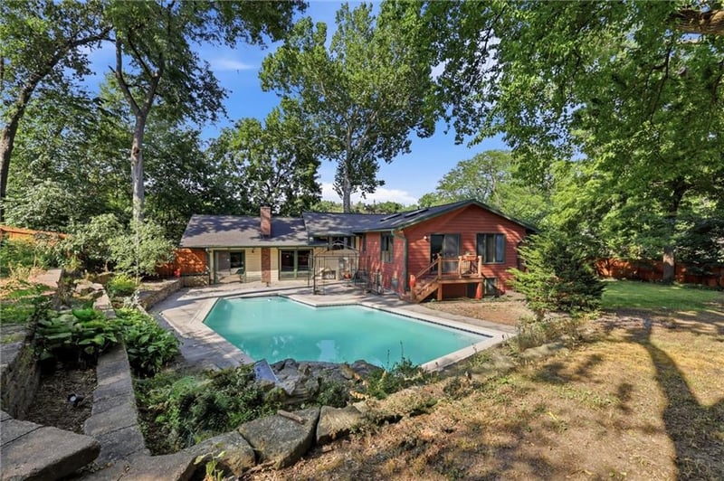 8728 Meadow Ln, Leawood, KS 66206