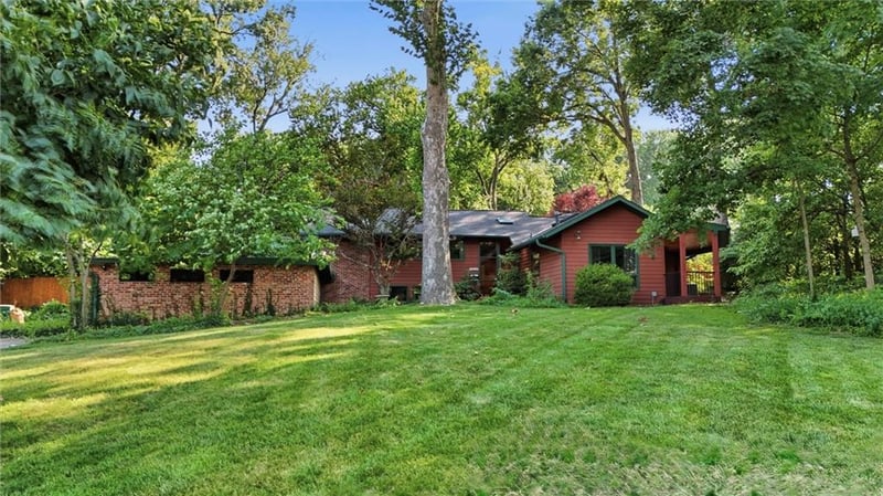 8728 Meadow Ln, Leawood, KS 66206