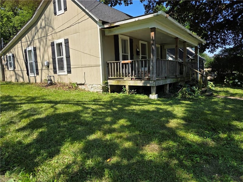 307 Chestnut St, Harrisonville, MO 64701