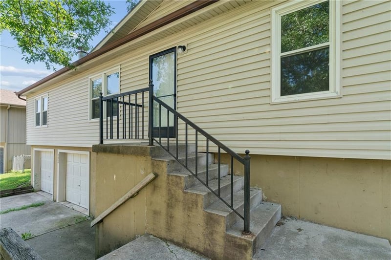 4804 Christie Cir, Blue Springs, MO 64015