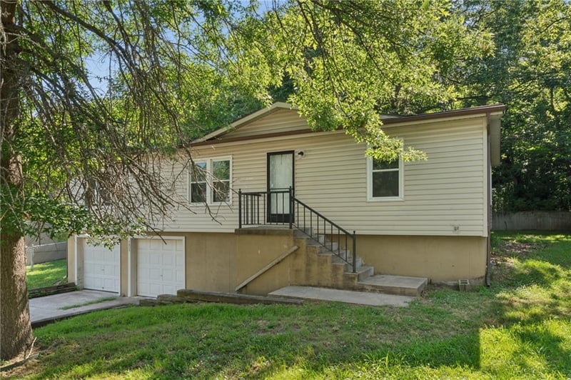 4804 Christie Cir, Blue Springs, MO 64015
