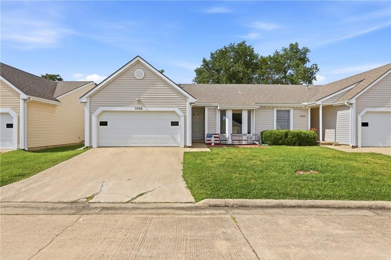 1705 Westbury Ln, Fort Scott, KS 66701