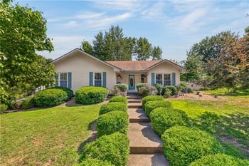 7301 NW 79th St, Kansas City, MO 64152