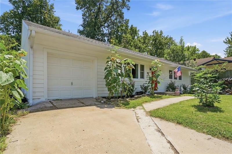 905 80th Ter, Kansas City, KS 66112