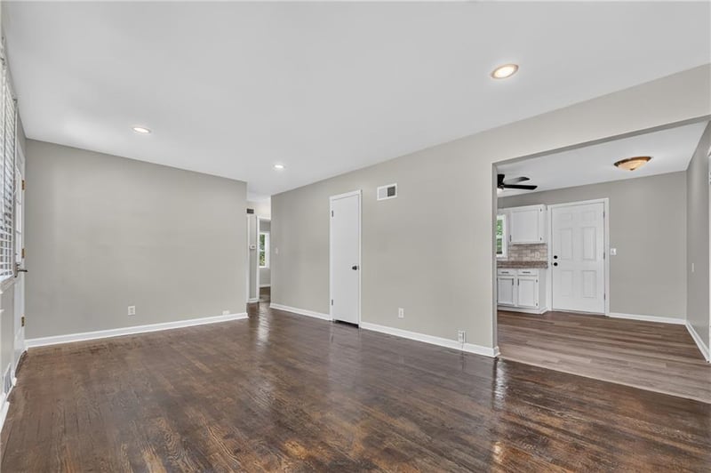 9108 Central St, Kansas City, MO 64114