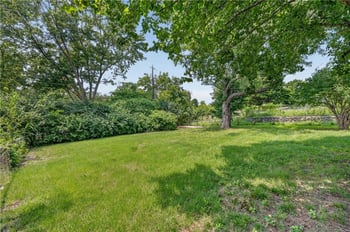 9108 Central St, Kansas City, MO 64114