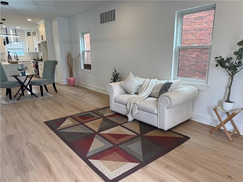2019 Summit St, Kansas City, MO 64108