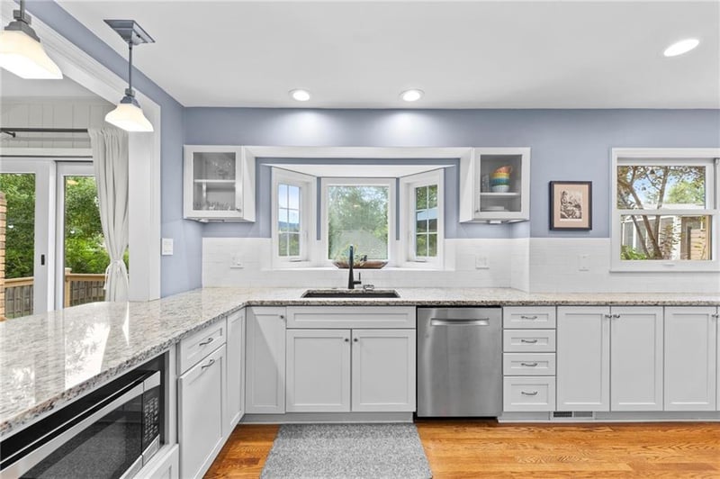 9527 Cedar St, Overland Park, KS 66207