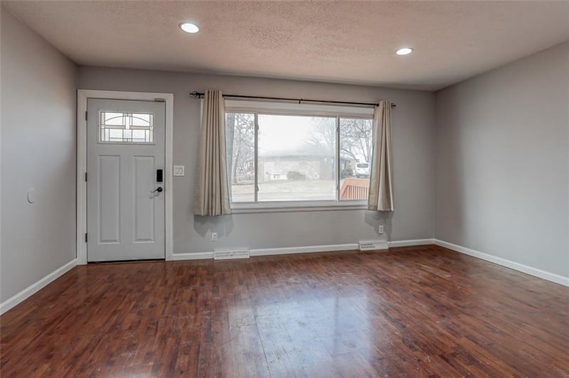 613 Corder St, Lee's Summit, MO 64063