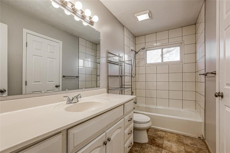 613 Corder St, Lee's Summit, MO 64063
