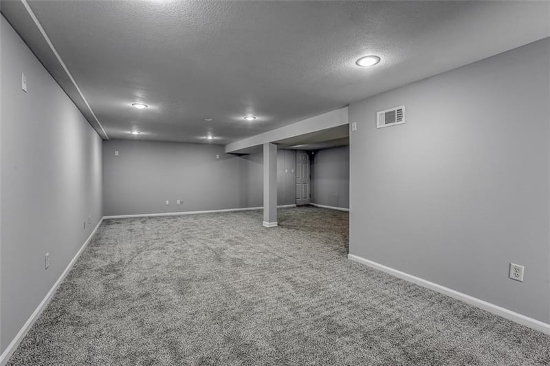 613 Corder St, Lee's Summit, MO 64063