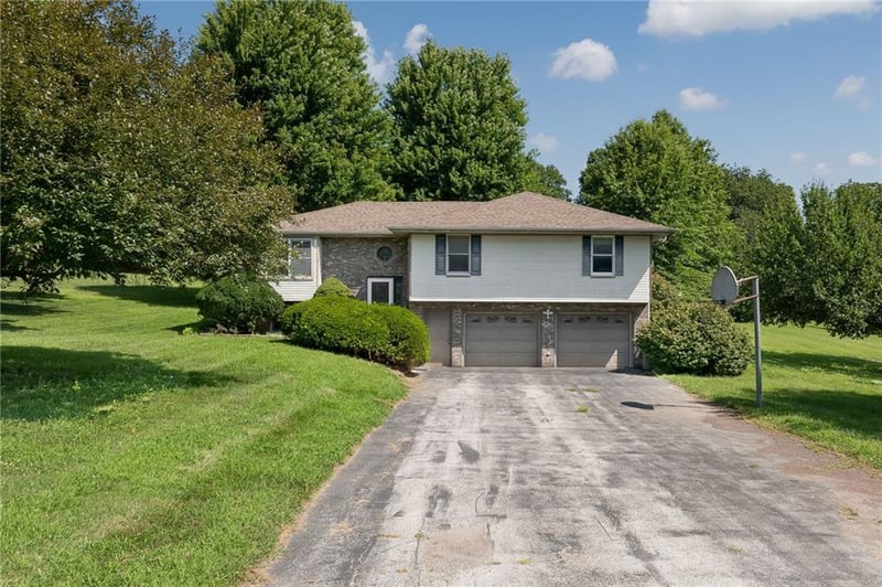 5 Hilltop Terrace Rd, St Joseph, MO 64507