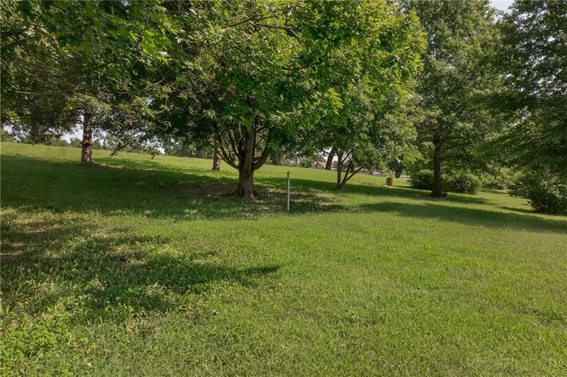 5 Hilltop Terrace Rd, St Joseph, MO 64507