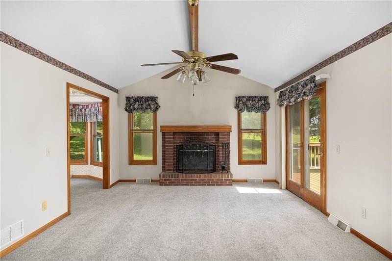 5 Hilltop Terrace Rd, St Joseph, MO 64507