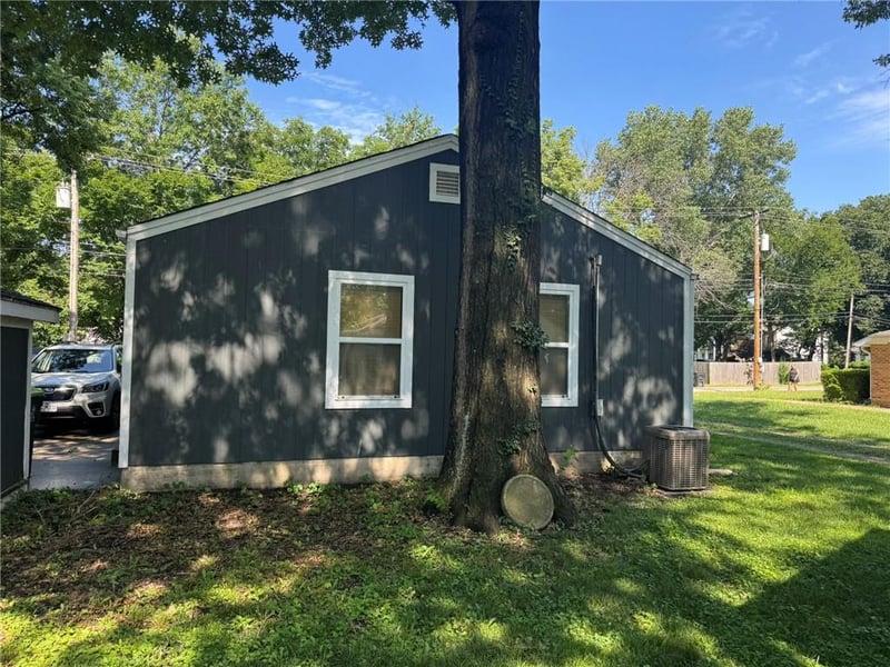 1007 A - B Lexington St, Harrisonville, MO 64701