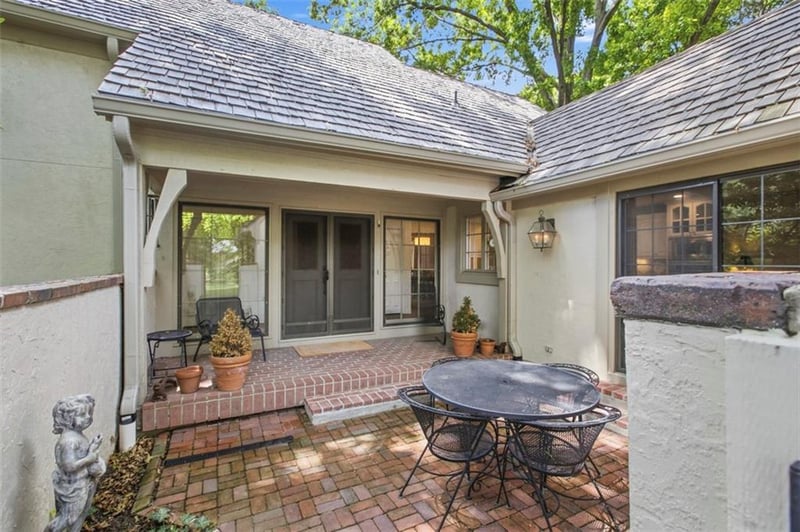 7930 Bristol Ct, Prairie Village, KS 66208