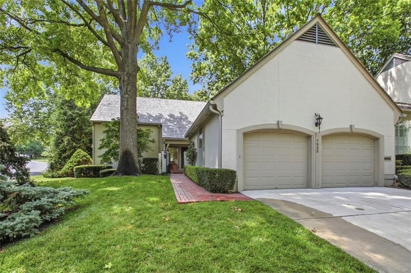 7930 Bristol Ct, Prairie Village, KS 66208