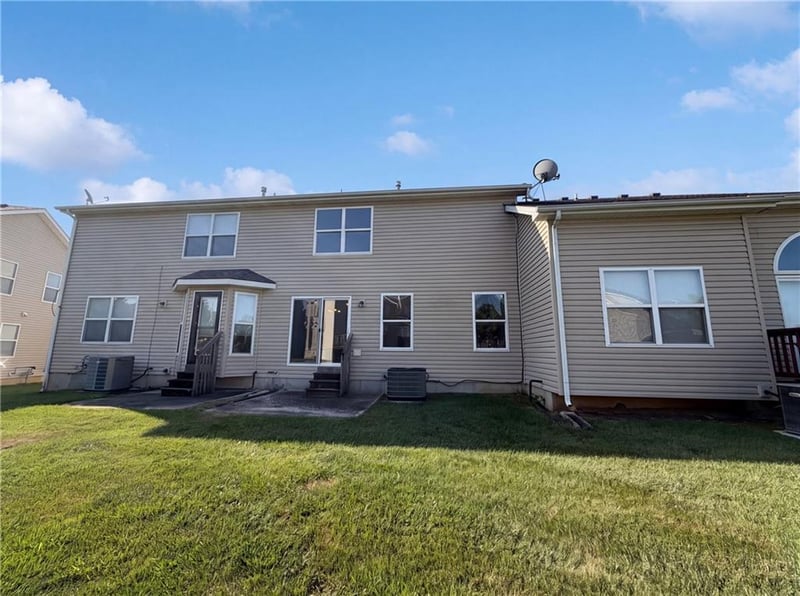 1132 Arborfair Dr, Lee's Summit, MO 64082
