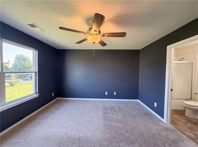 1132 Arborfair Dr, Lee's Summit, MO 64082