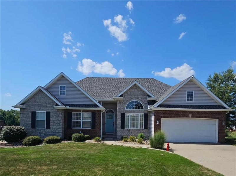 5122 Brookhaven Dr, St Joseph, MO 64507