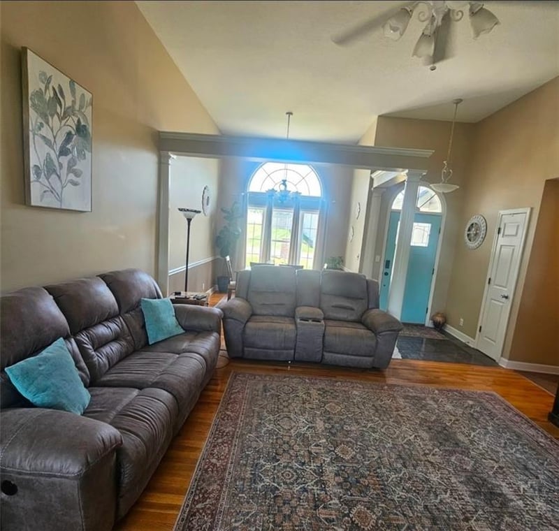 5122 Brookhaven Dr, St Joseph, MO 64507