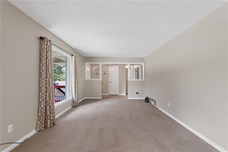 7401 Strathbury Ave, Kansas City, MO 64151