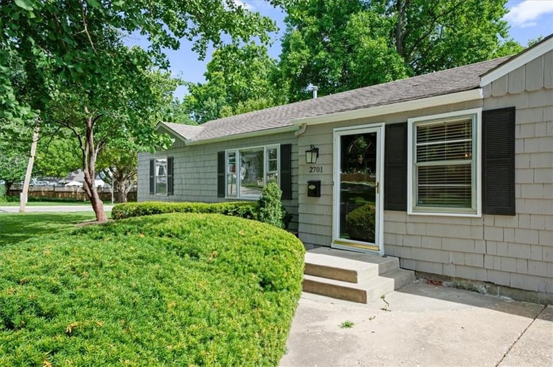 2701 47th Ter, Westwood, KS 66205