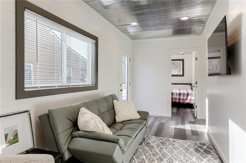7607 Jefferson St, Kansas City, MO 64114