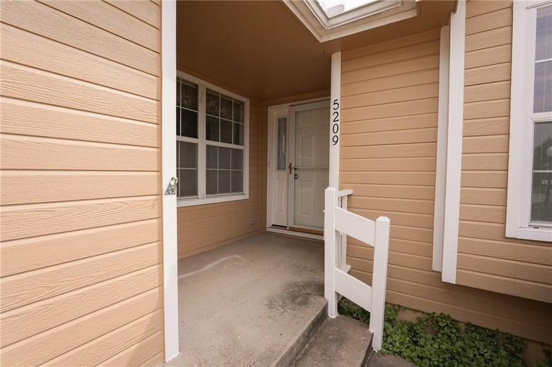 5209 Megan Dr, Independence, MO 64055