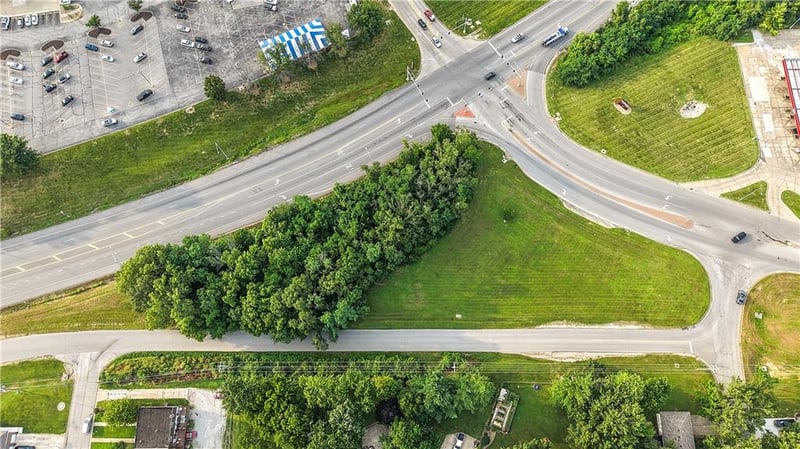 100 Aa Hw, Blue Springs, MO 64014