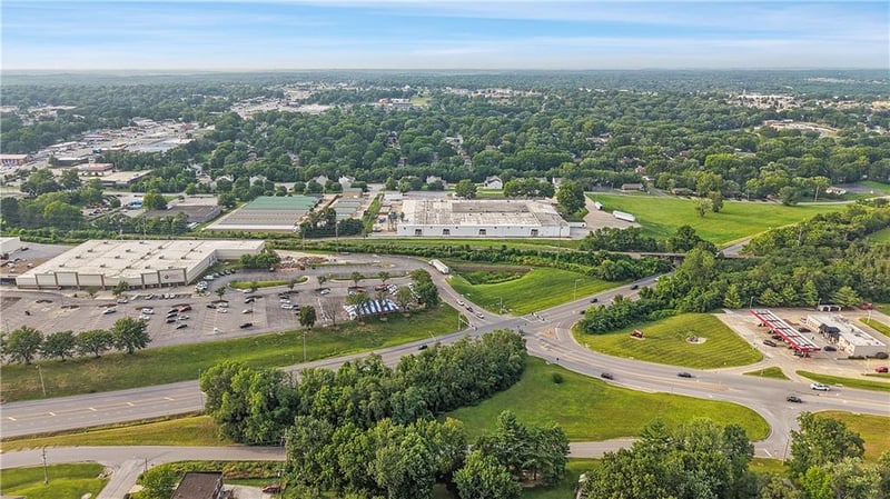 100 Aa Hw, Blue Springs, MO 64014