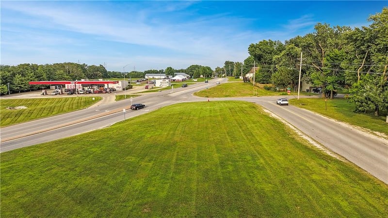 100 Aa Hw, Blue Springs, MO 64014
