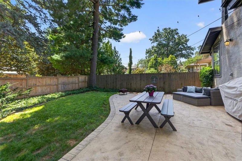 5801 Charlotte St, Kansas City, MO 64110