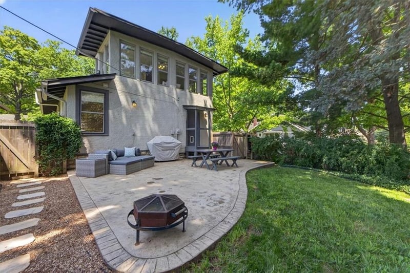 5801 Charlotte St, Kansas City, MO 64110