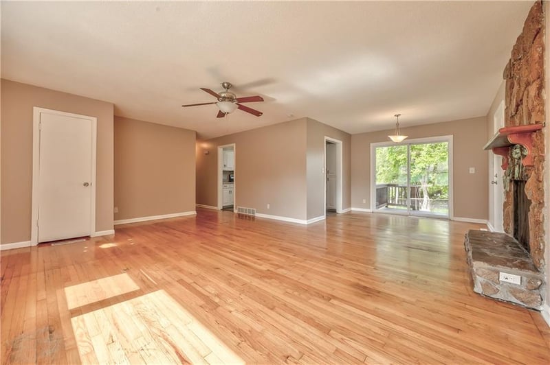 5226 Garner Ln, Merriam, KS 66203