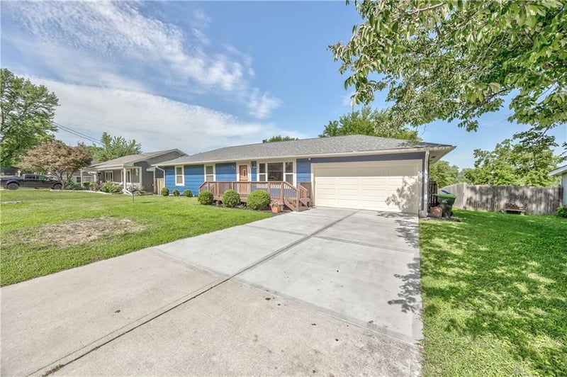 5226 Garner Ln, Merriam, KS 66203
