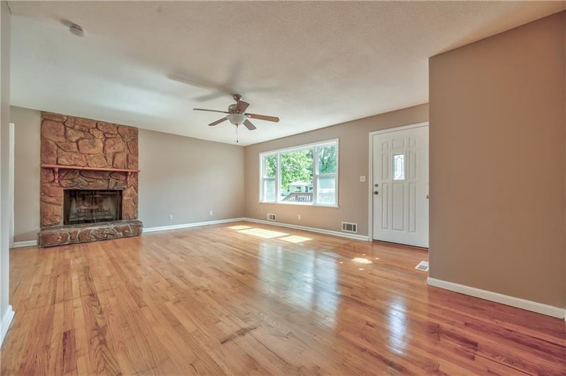 5226 Garner Ln, Merriam, KS 66203