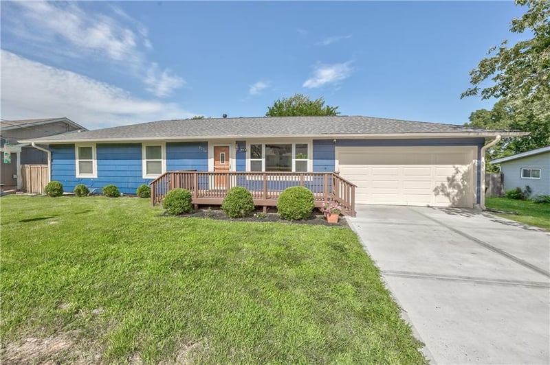 5226 Garner Ln, Merriam, KS 66203
