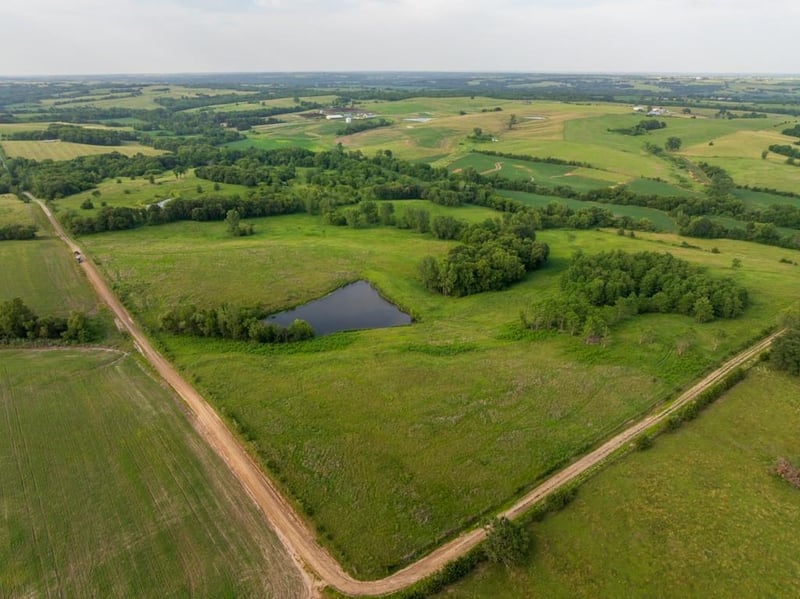 Ivy Ave, Grant City, MO 64499