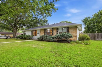 10915 Elmwood Dr, Kansas City, MO 64137