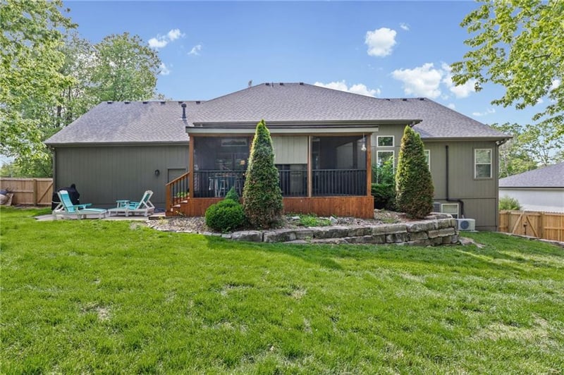 8119 Venita St, Weatherby Lake, MO 64152