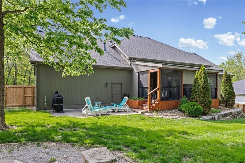 8119 Venita St, Weatherby Lake, MO 64152