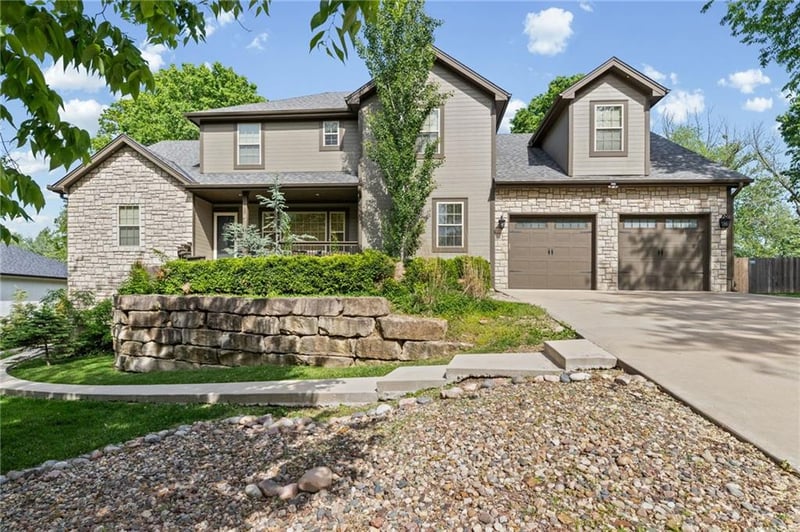 8119 Venita St, Weatherby Lake, MO 64152