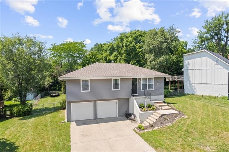 8412 Atkins Ct, Kansas City, MO 64153