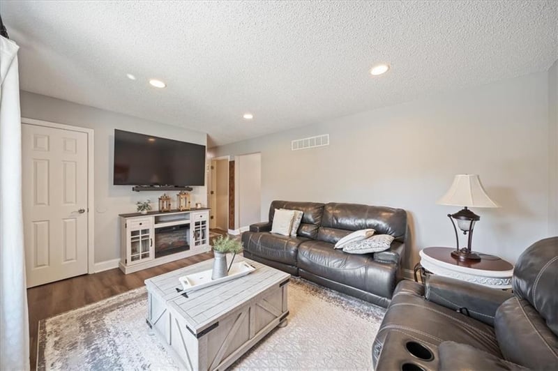 8412 Atkins Ct, Kansas City, MO 64153
