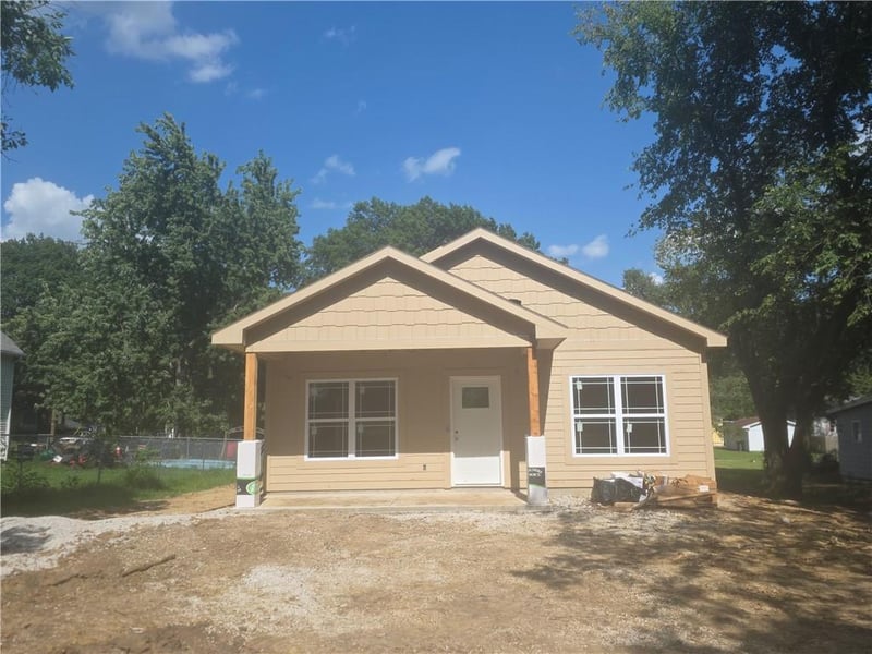 733 Oak St, Ottawa, KS 66067