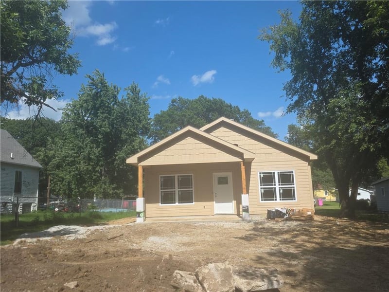 733 Oak St, Ottawa, KS 66067