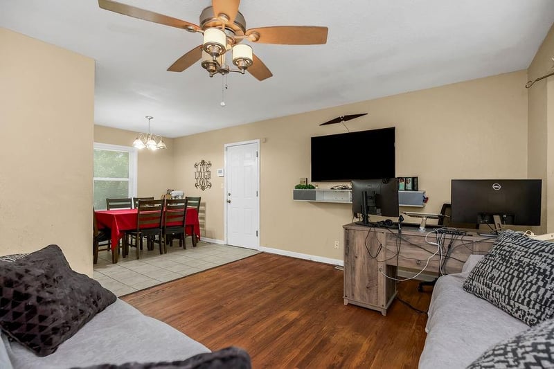 5902 Fairlane Dr, Kansas City, MO 64134